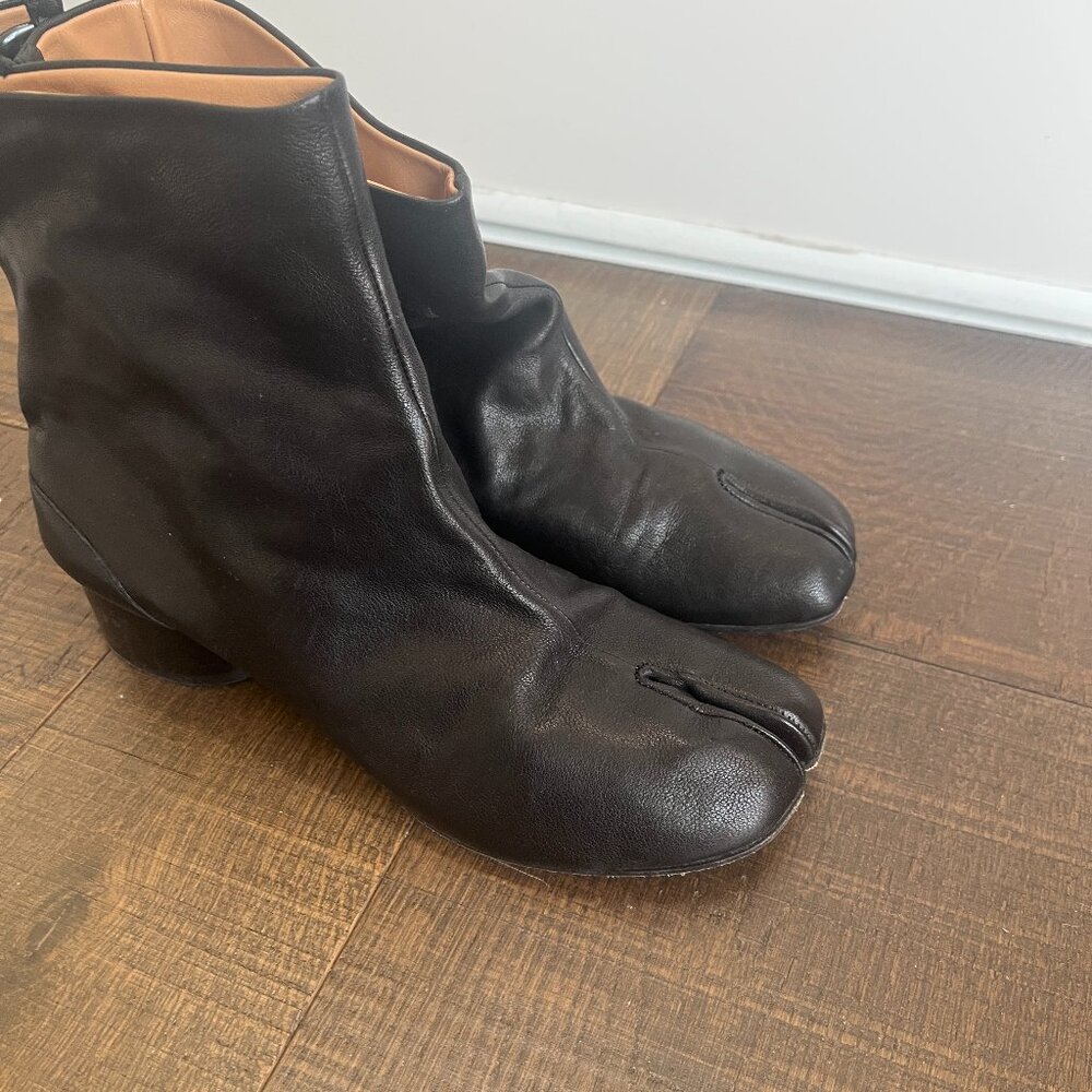 Maison Margiela Black Tabi Ankle Boots Size: 39